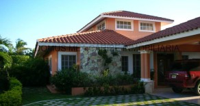 ID-231 Oferta!!!! Majestuosa Villa En Bavaro para Alquiler/Venta